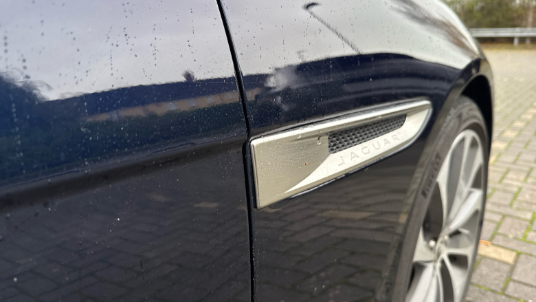 Jaguar XE 2.0 D200 R-Dynamic SE Black 4dr Auto Diesel Saloon